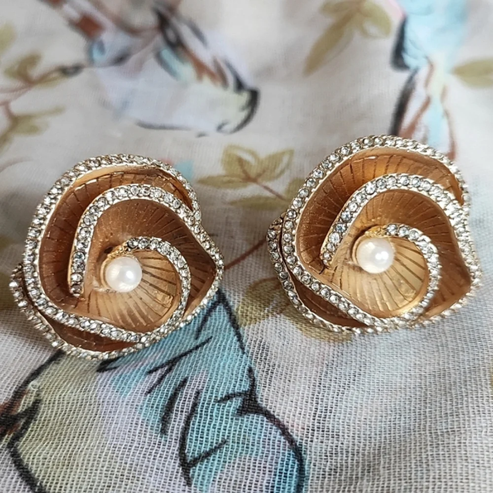Unsigned Designer Brushed Matte Gold Tone Flower Faux Pearl Clip Earrings Ciner?